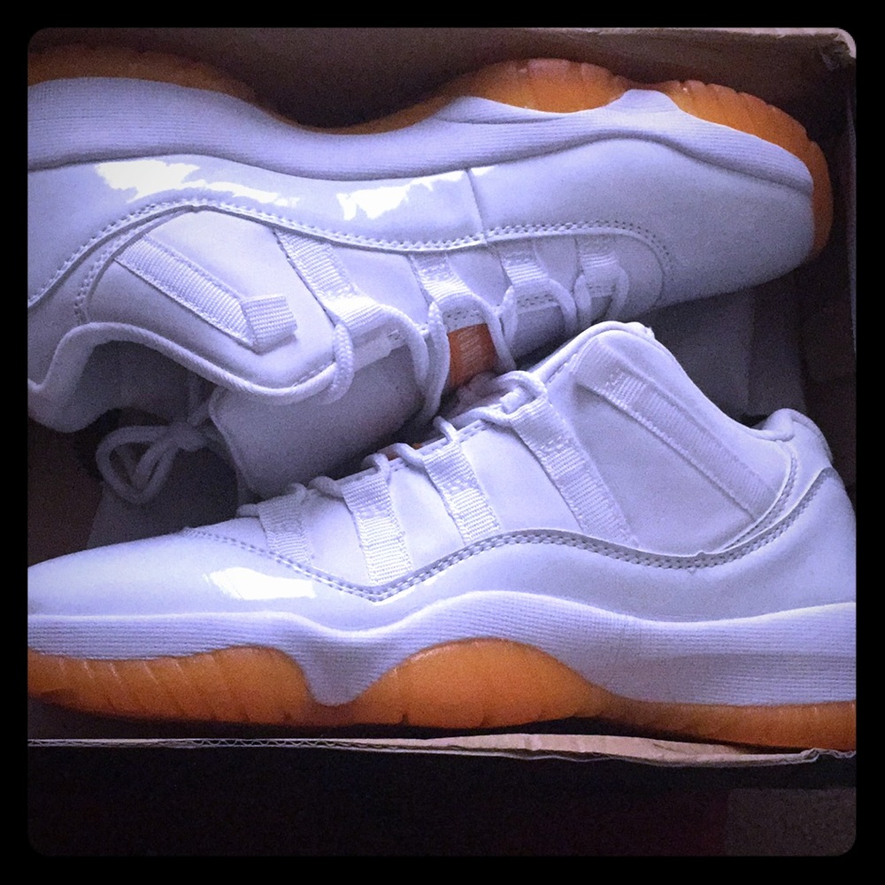 Jordan 11 low citrus